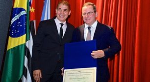 Zipway - Inteligência em Telecom e TI | Vivo - Parceiro Empresa O presidente executivo da Telefônica Brasil, Eduardo Navarro, recebeu ontem à noite (28/08) o título de Homem das Comunicações 2017, oferecido...